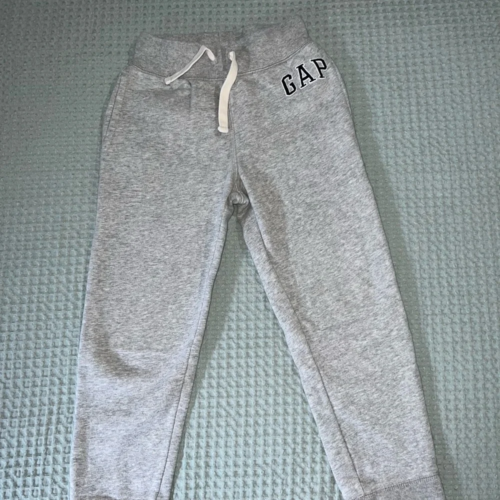 ⭐️3$30⭐️ GAP and Old Navy boys joggers bundle size M - Picture 8 of 10